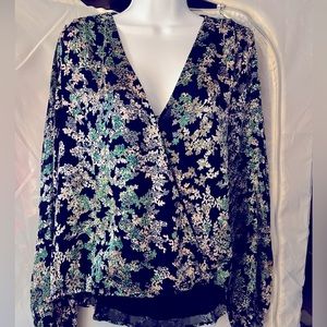 White House Black Market top size M NWT